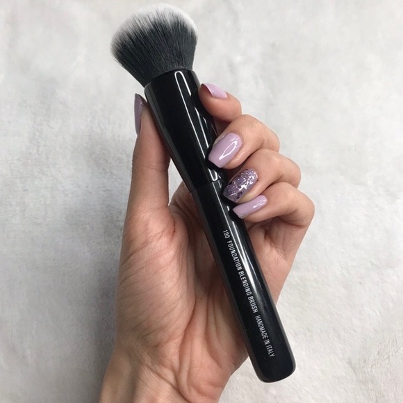 IL MAKIAGE Makeup Hp Il Makiage Foundation Blending Brush 0 Poshmark
